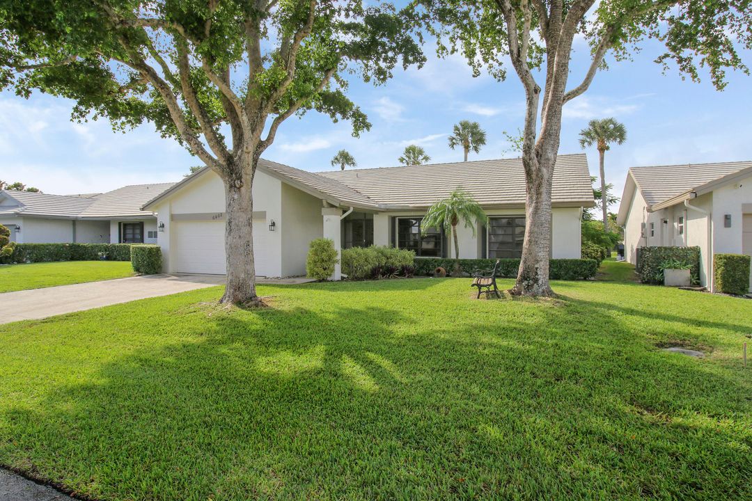 For Sale: $550,000 (3 beds, 2 baths, 1922 Square Feet)