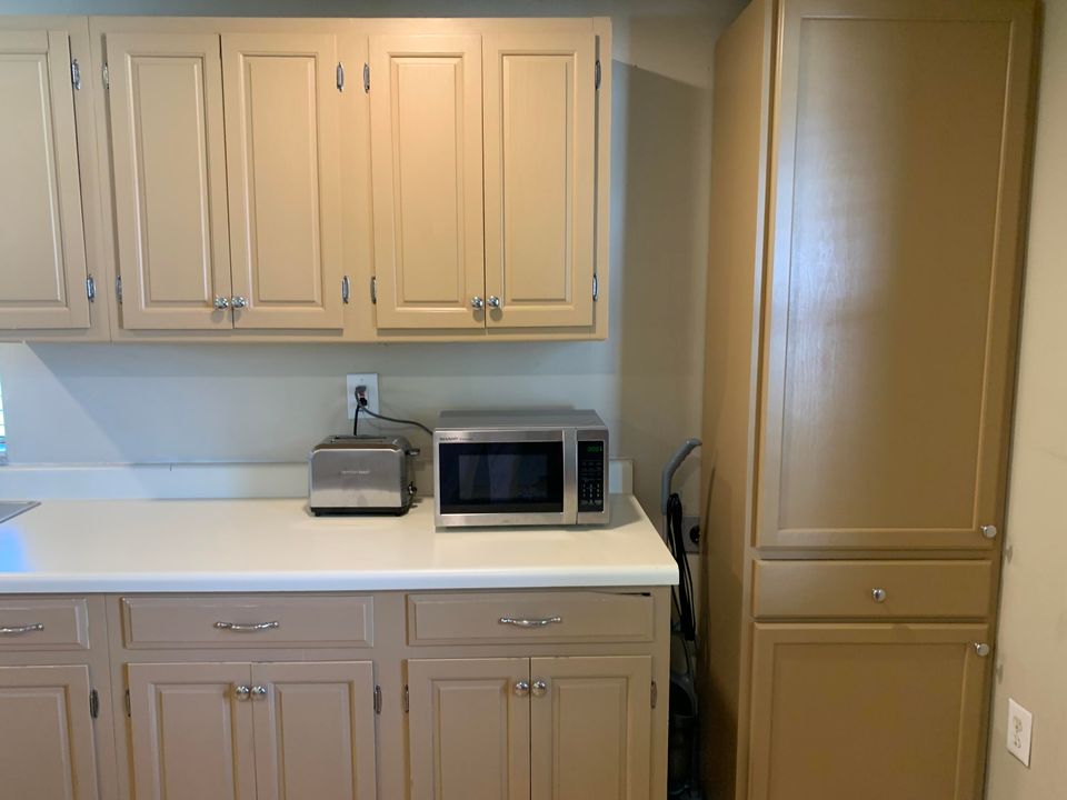 For Rent: $1,700 (1 beds, 1 baths, 812 Square Feet)