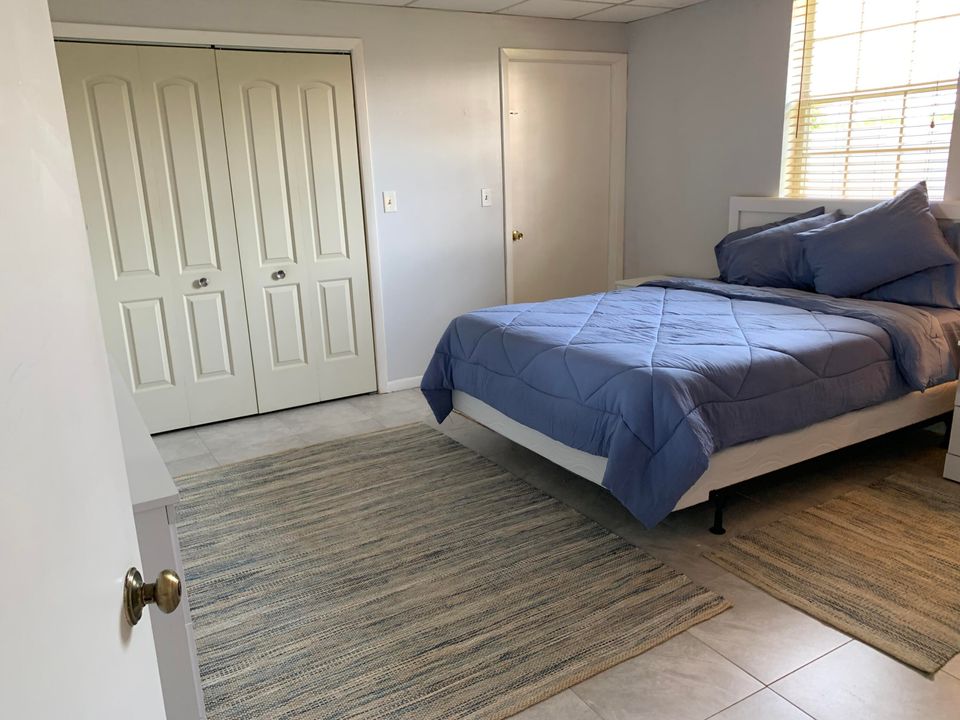 For Rent: $1,700 (1 beds, 1 baths, 812 Square Feet)