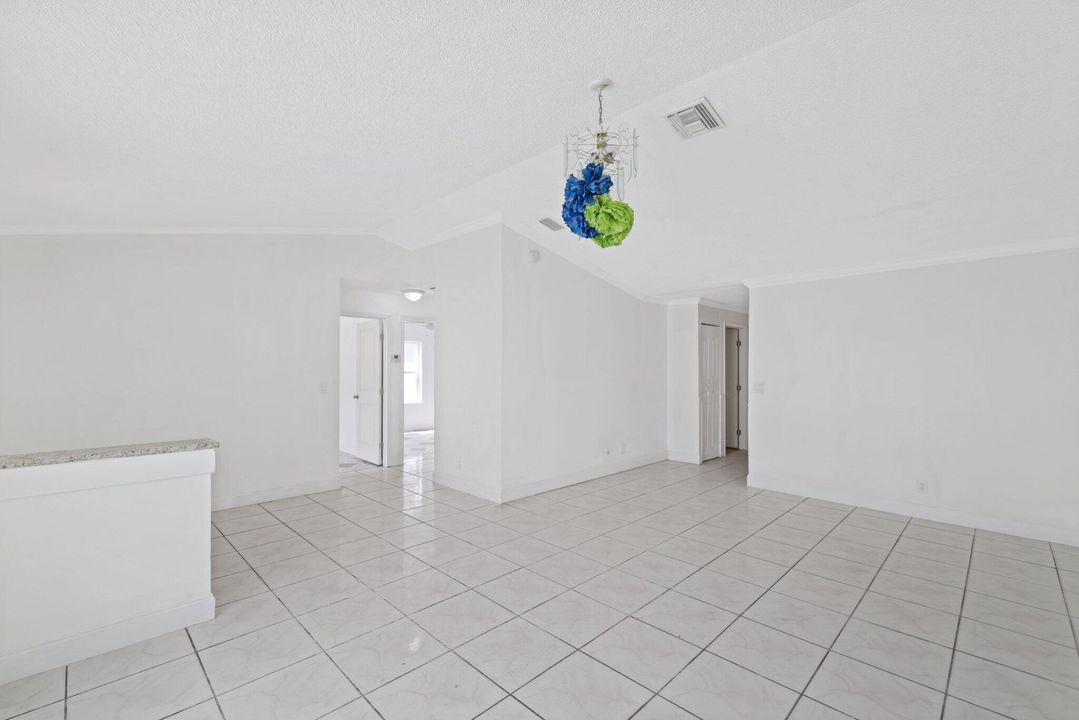 For Sale: $450,000 (4 beds, 2 baths, 1407 Square Feet)