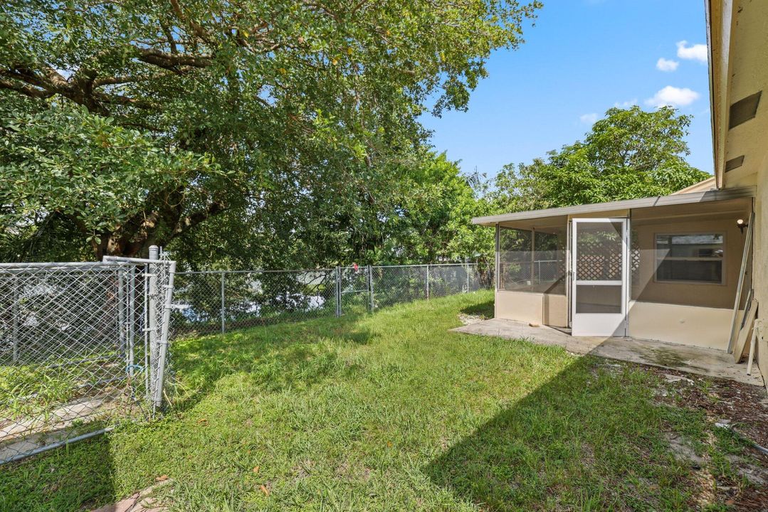 For Sale: $450,000 (4 beds, 2 baths, 1407 Square Feet)