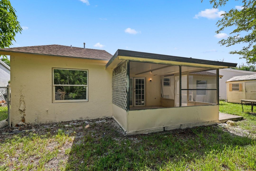 For Sale: $450,000 (4 beds, 2 baths, 1407 Square Feet)