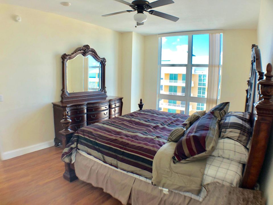 For Rent: $2,200 (1 beds, 1 baths, 782 Square Feet)