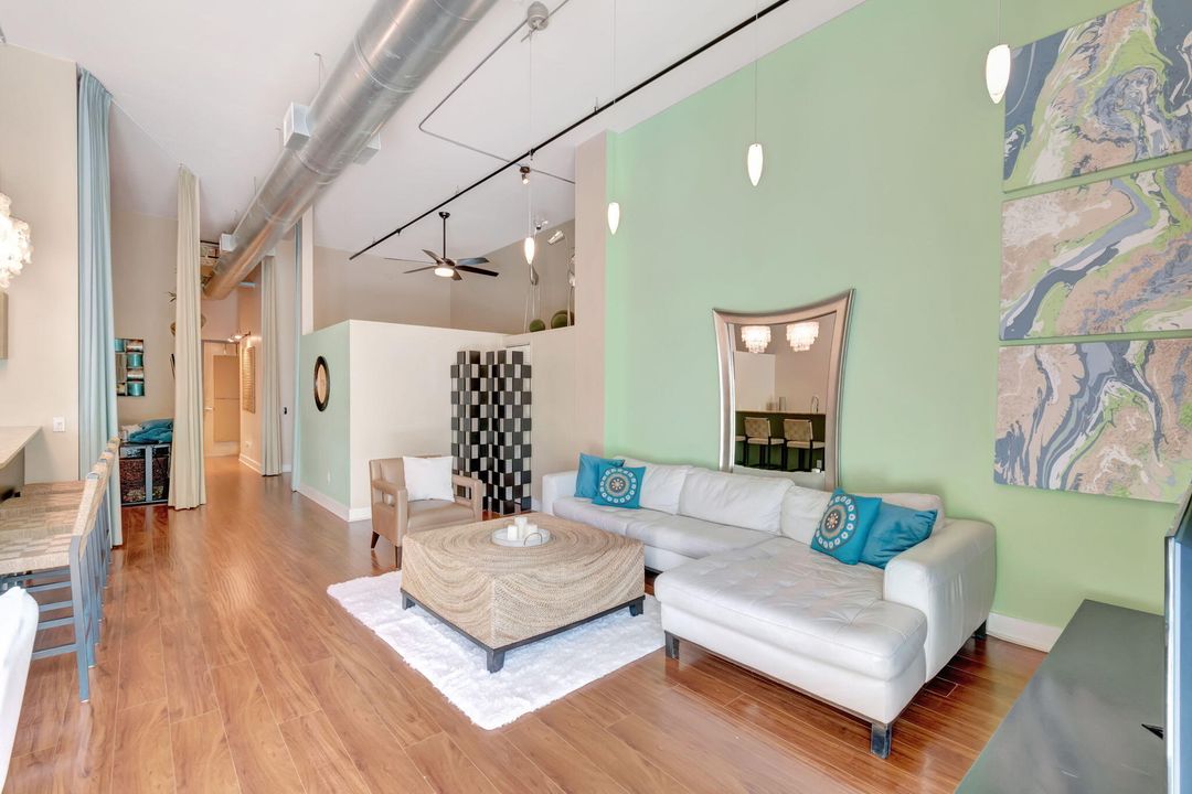 For Sale: $899,000 (2 beds, 2 baths, 1190 Square Feet)