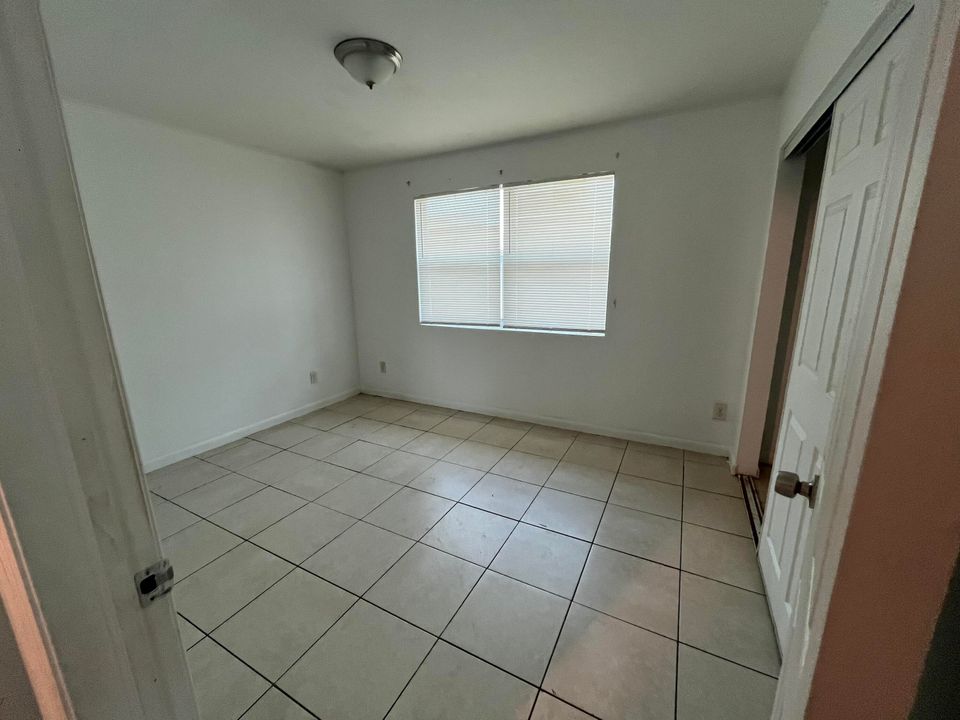 For Rent: $1,950 (2 beds, 1 baths, 900 Square Feet)