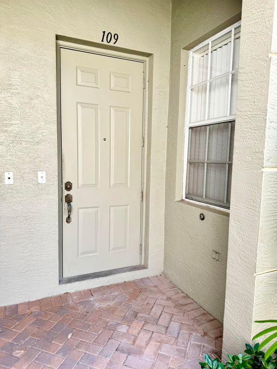 For Rent: $3,300 (3 beds, 2 baths, 2011 Square Feet)