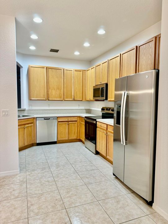 For Rent: $3,300 (3 beds, 2 baths, 2011 Square Feet)