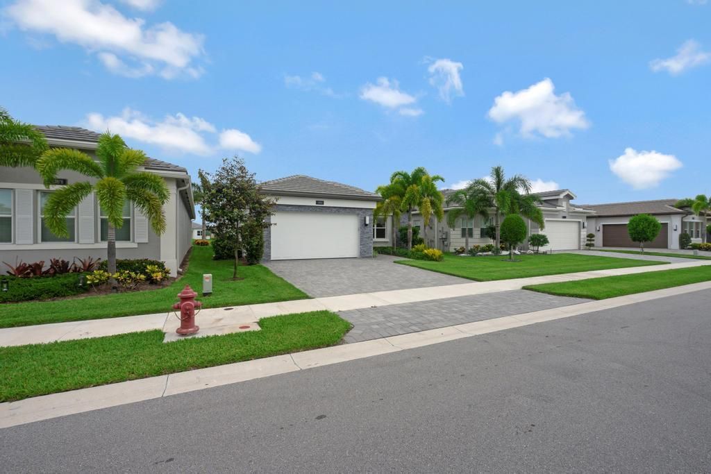 For Sale: $1,199,000 (3 beds, 2 baths, 2336 Square Feet)