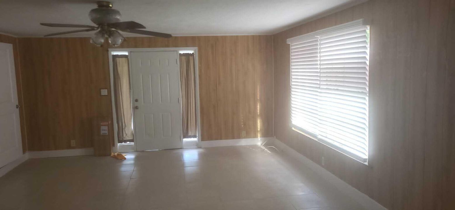 For Rent: $2,100 (3 beds, 2 baths, 1600 Square Feet)