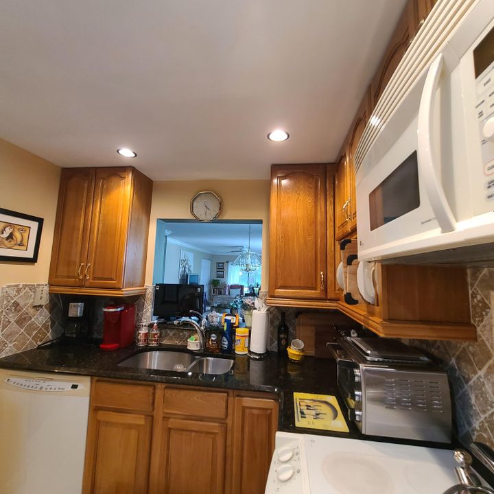 For Rent: $2,300 (2 beds, 2 baths, 1125 Square Feet)