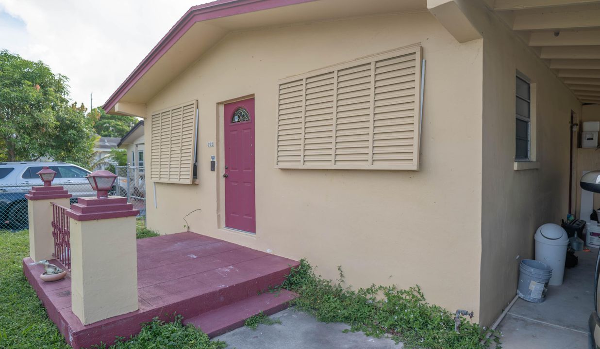 For Rent: $1,500 (4 beds, 2 baths, 2131 Square Feet)