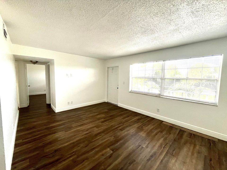 For Rent: $2,100 (2 beds, 2 baths, 950 Square Feet)