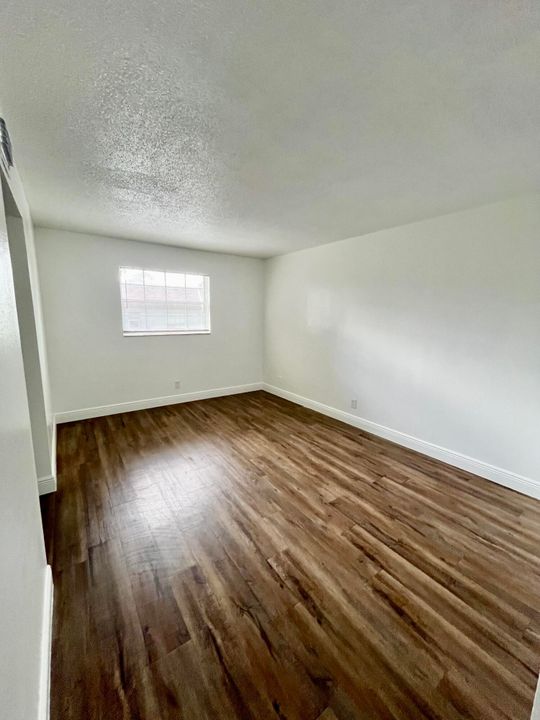 For Rent: $2,100 (2 beds, 2 baths, 950 Square Feet)