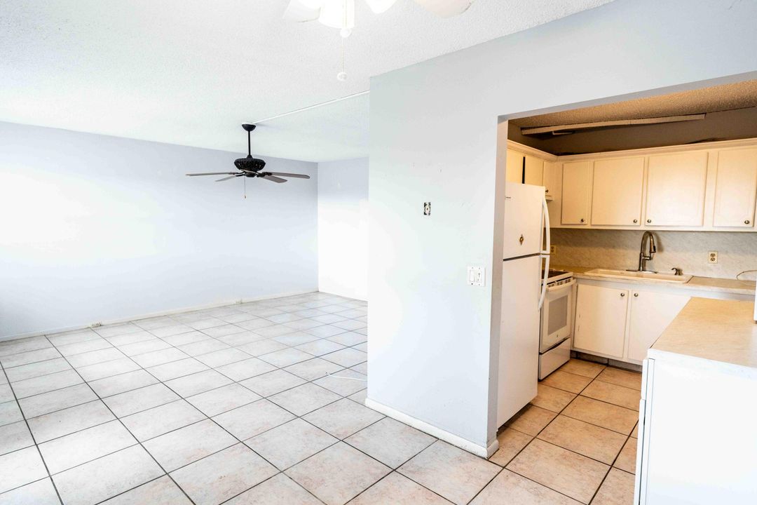 For Sale: $144,900 (2 beds, 1 baths, 702 Square Feet)