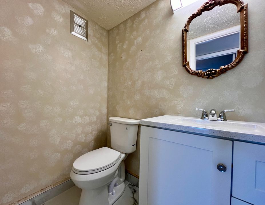 For Sale: $230,000 (2 beds, 1 baths, 798 Square Feet)