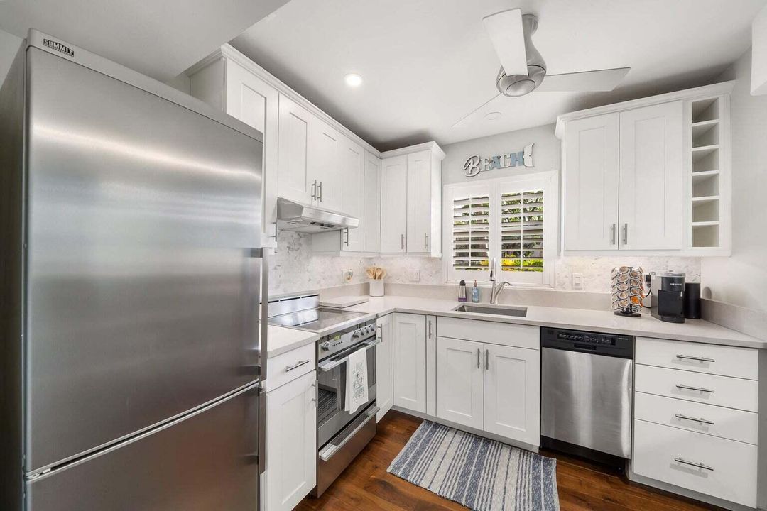 For Sale: $695,000 (1 beds, 1 baths, 680 Square Feet)