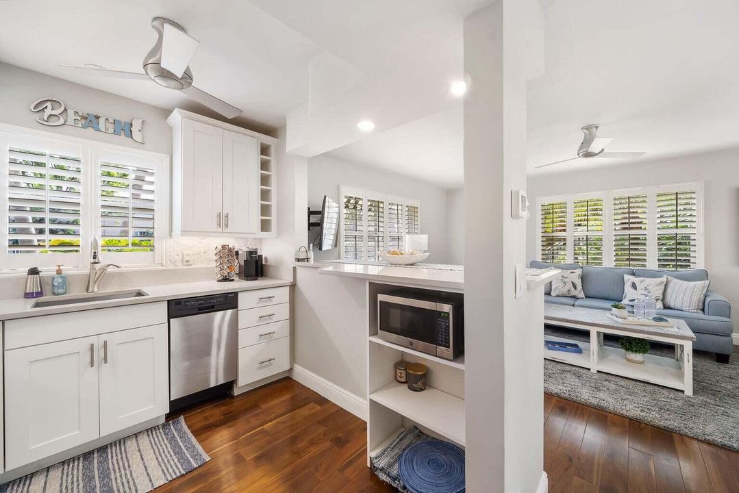 For Sale: $695,000 (1 beds, 1 baths, 680 Square Feet)