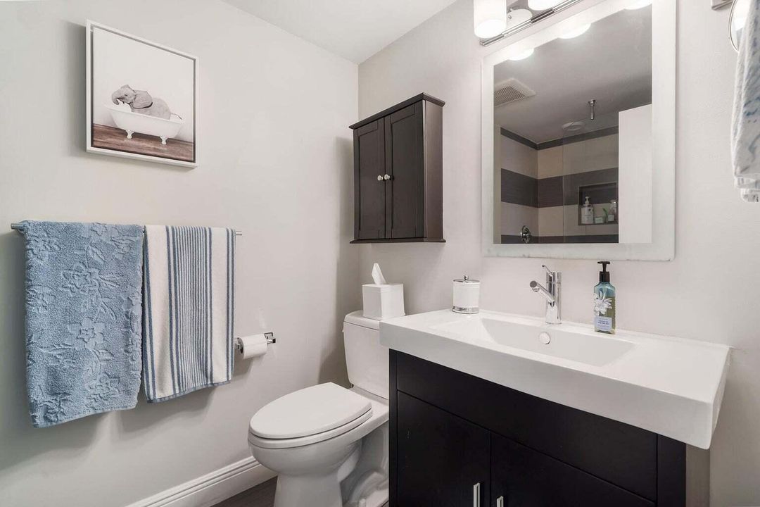 For Sale: $695,000 (1 beds, 1 baths, 680 Square Feet)