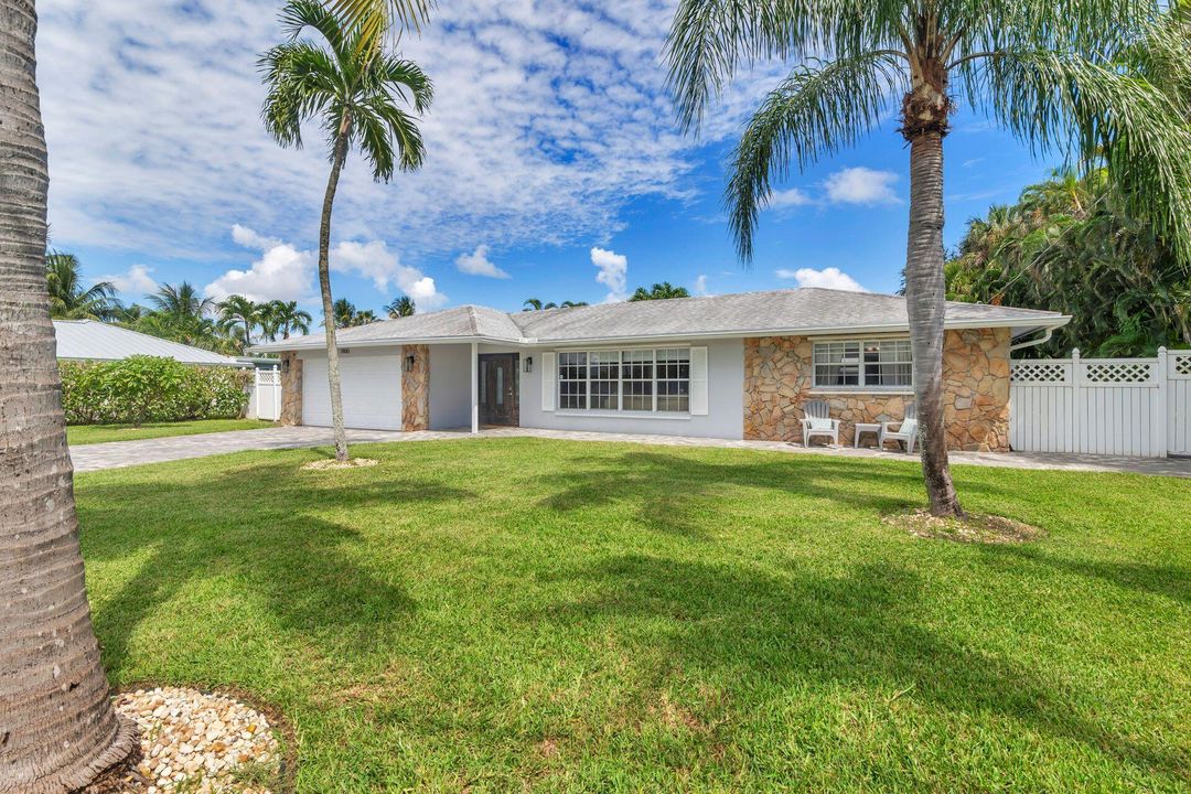 For Sale: $725,000 (3 beds, 2 baths, 2109 Square Feet)