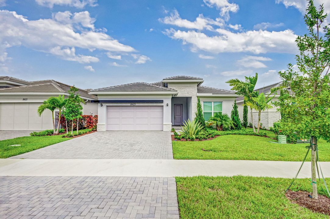 For Sale: $1,325,000 (3 beds, 2 baths, 2400 Square Feet)