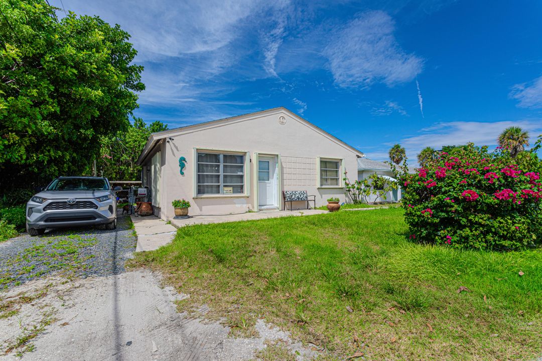 For Sale: $298,000 (3 beds, 1 baths, 990 Square Feet)