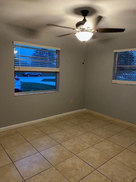 For Rent: $1,550 (2 beds, 1 baths, 928 Square Feet)