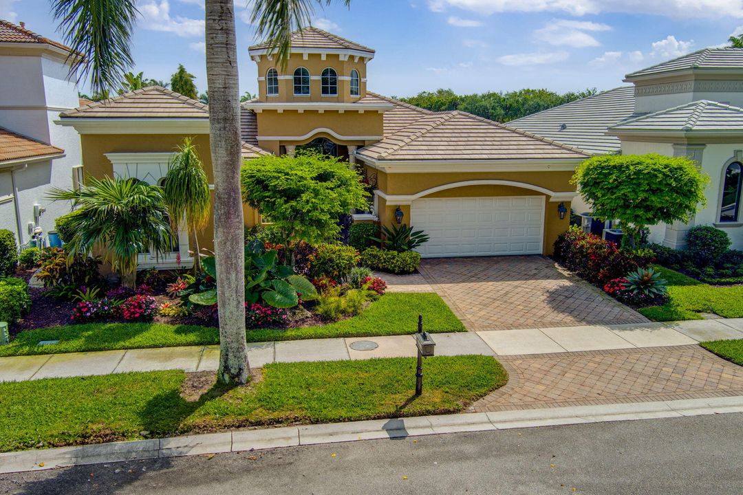 For Sale: $2,799,000 (3 beds, 3 baths, 3528 Square Feet)