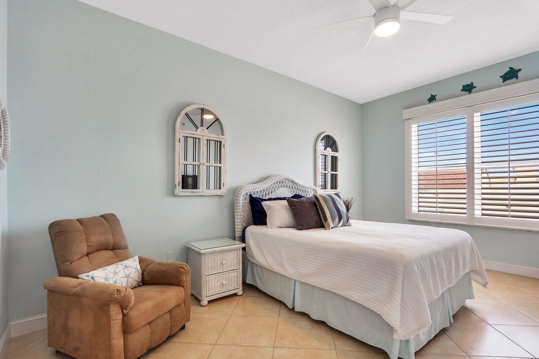 For Sale: $399,900 (2 beds, 2 baths, 1131 Square Feet)