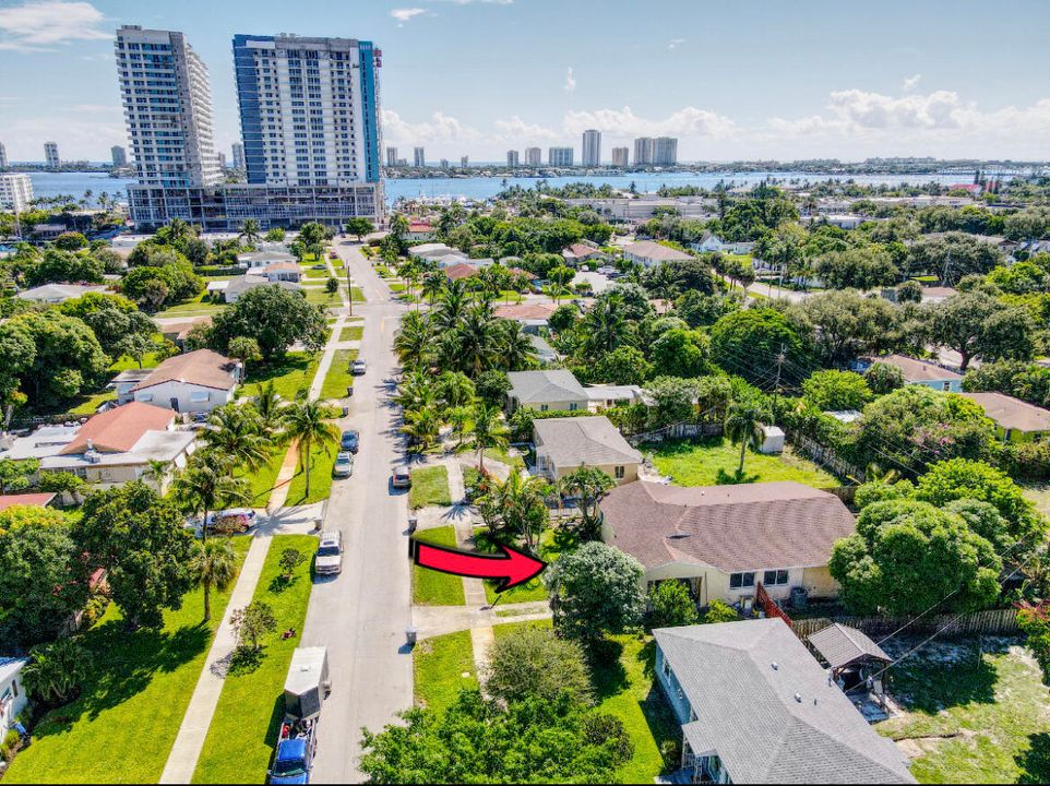 For Sale: $689,000 (4 beds, 2 baths, 2317 Square Feet)