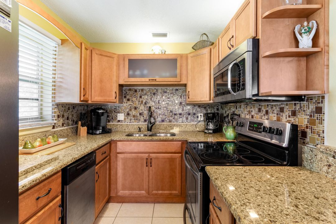 For Sale: $285,000 (1 beds, 1 baths, 1000 Square Feet)