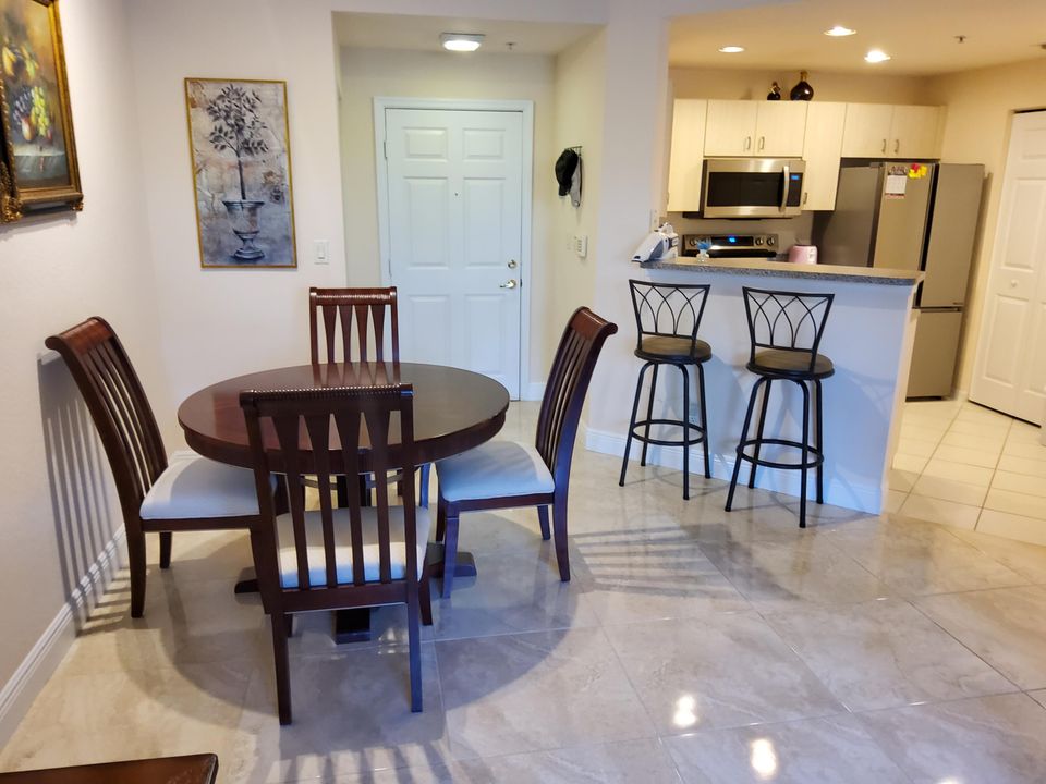 For Rent: $2,100 (1 beds, 1 baths, 778 Square Feet)