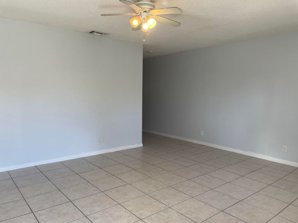 For Rent: $2,000 (2 beds, 2 baths, 900 Square Feet)