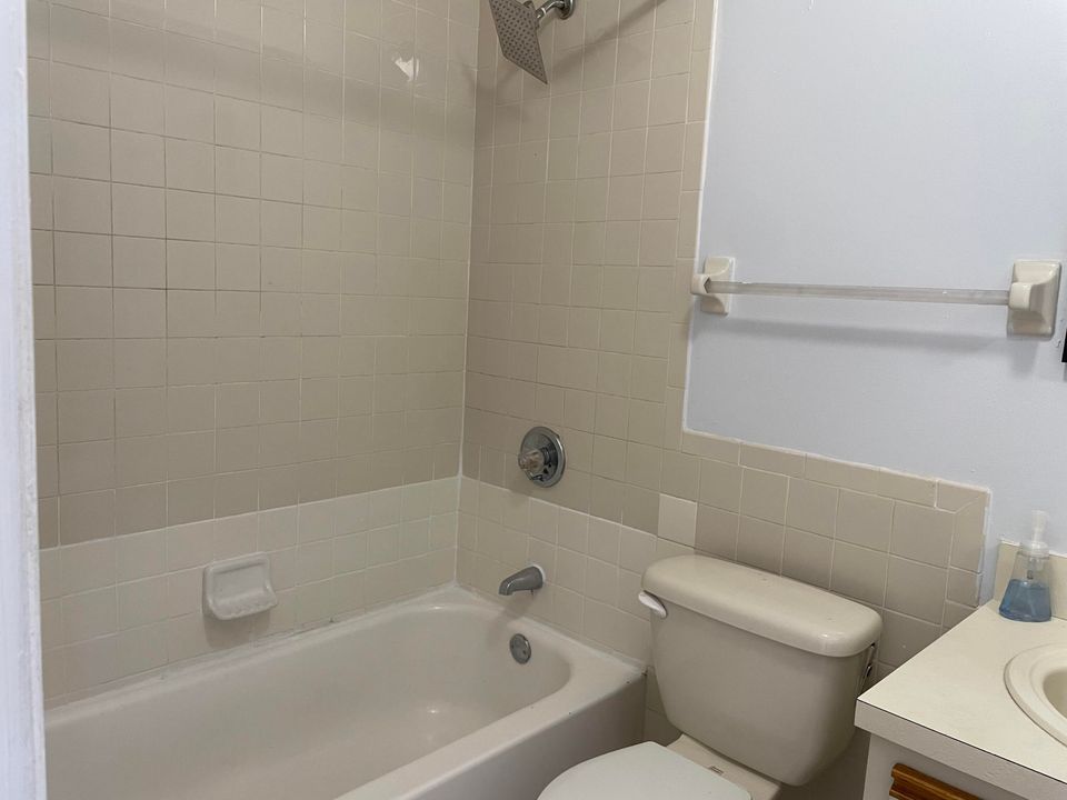 For Rent: $2,000 (2 beds, 2 baths, 900 Square Feet)