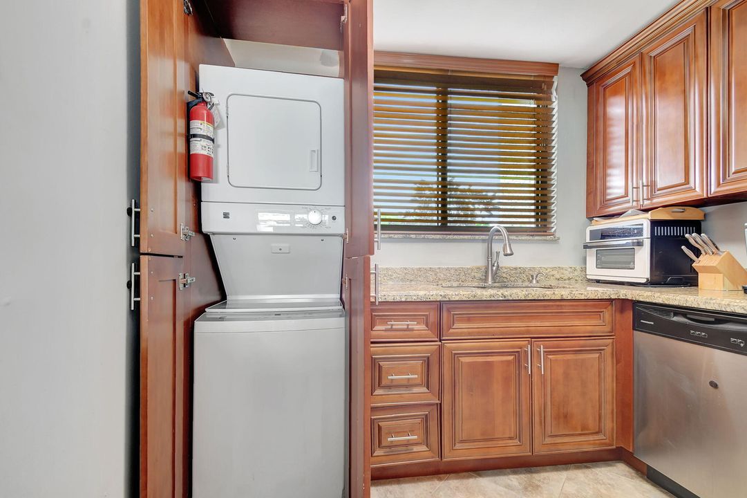 For Sale: $375,000 (4 beds, 2 baths, 1719 Square Feet)