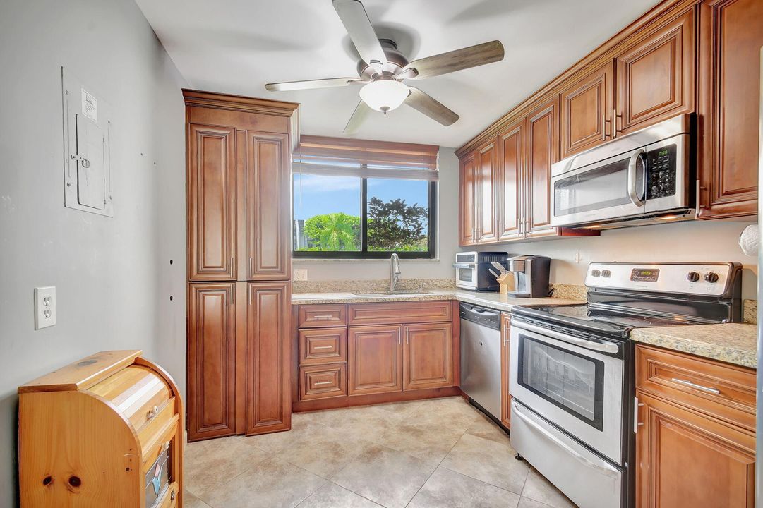 For Sale: $375,000 (4 beds, 2 baths, 1719 Square Feet)