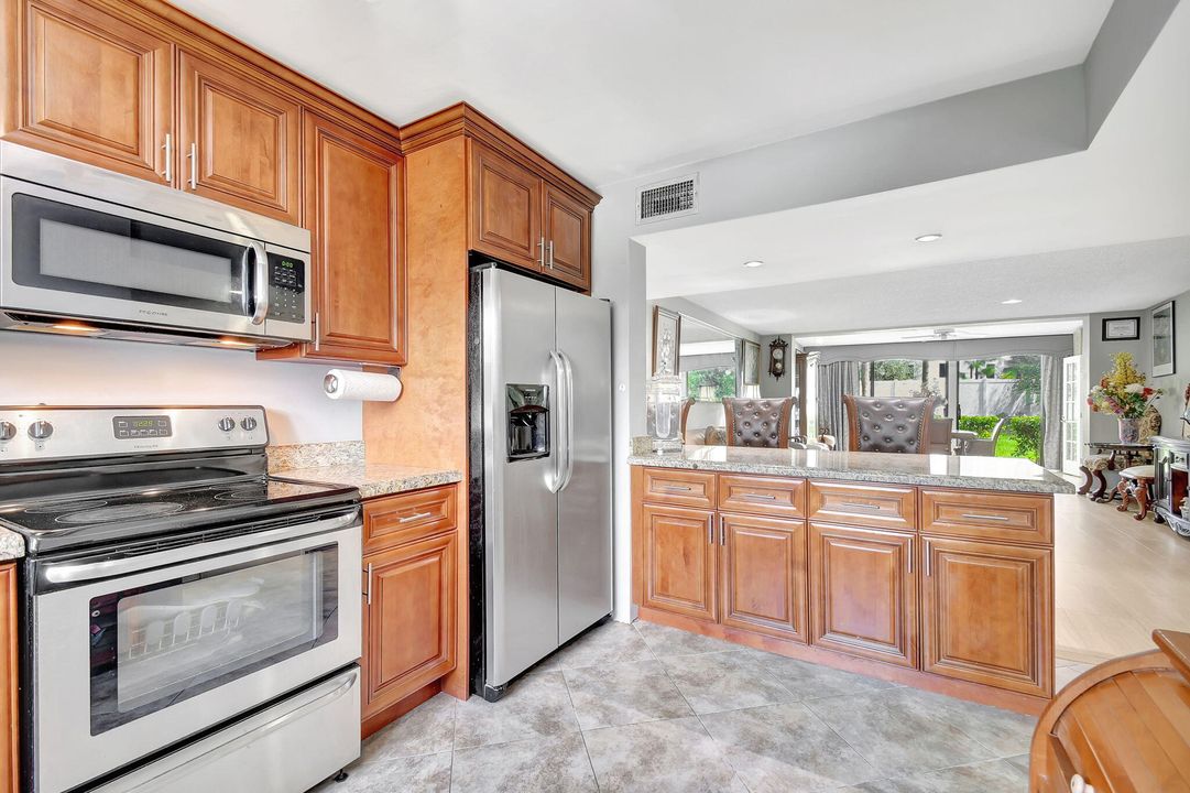 For Sale: $375,000 (4 beds, 2 baths, 1719 Square Feet)