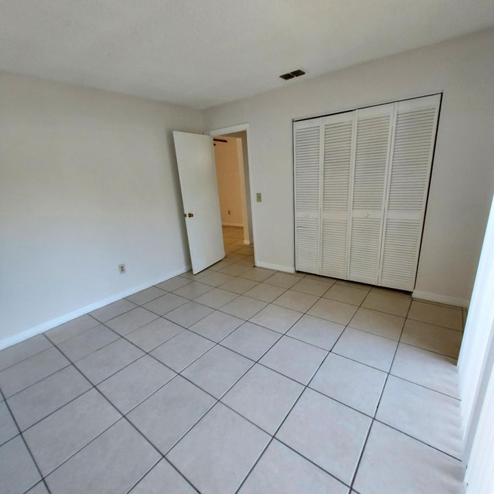 Active With Contract: $1,350 (1 beds, 1 baths, 750 Square Feet)