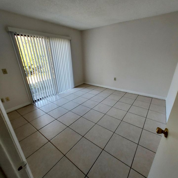 Active With Contract: $1,350 (1 beds, 1 baths, 750 Square Feet)