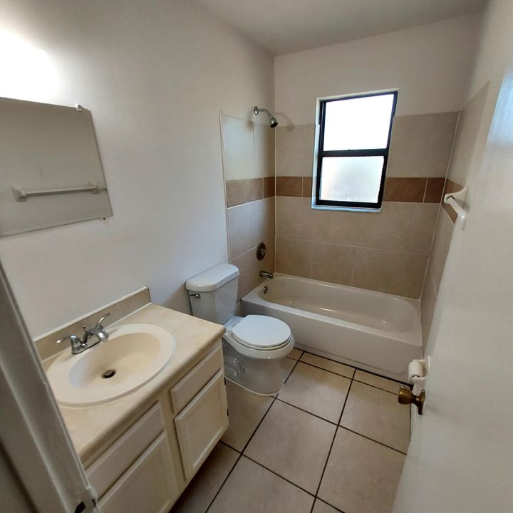 Active With Contract: $1,350 (1 beds, 1 baths, 750 Square Feet)