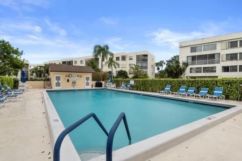 Active With Contract: $210,000 (2 beds, 2 baths, 1125 Square Feet)