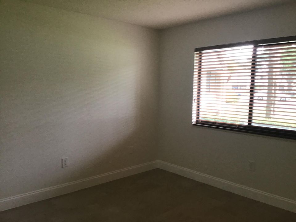 For Sale: $235,000 (2 beds, 2 baths, 1005 Square Feet)