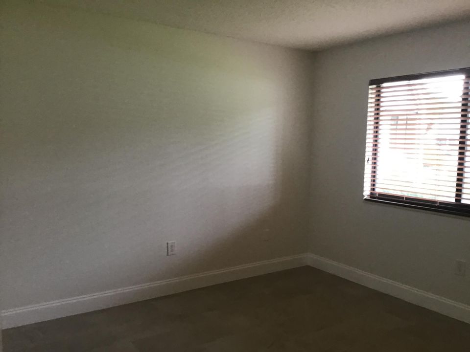 For Rent: $2,200 (2 beds, 2 baths, 1005 Square Feet)