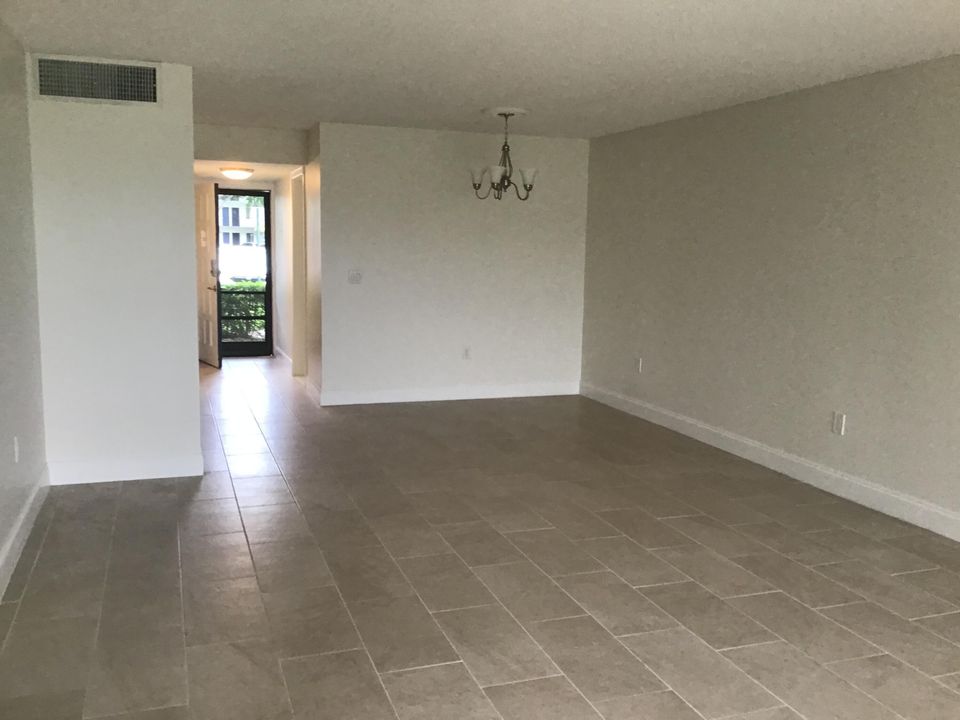 For Rent: $2,200 (2 beds, 2 baths, 1005 Square Feet)