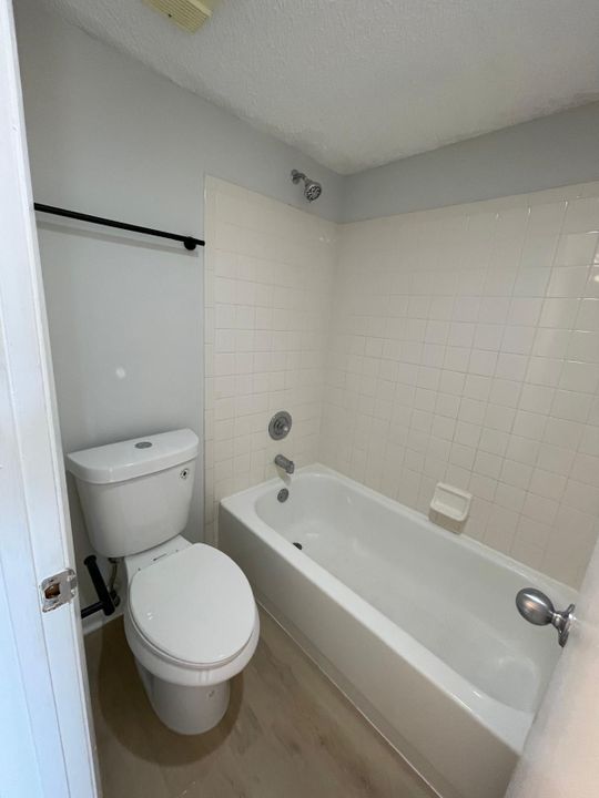 For Rent: $2,590 (2 beds, 2 baths, 981 Square Feet)