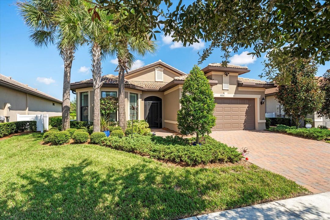 For Sale: $799,000 (4 beds, 2 baths, 1968 Square Feet)