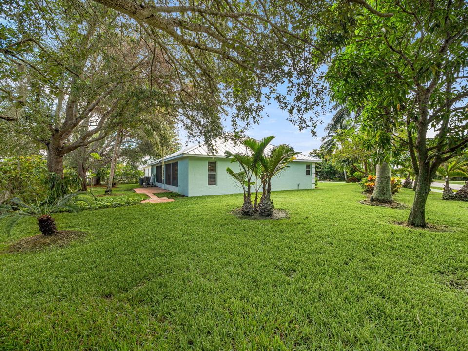 For Sale: $600,000 (3 beds, 2 baths, 1698 Square Feet)