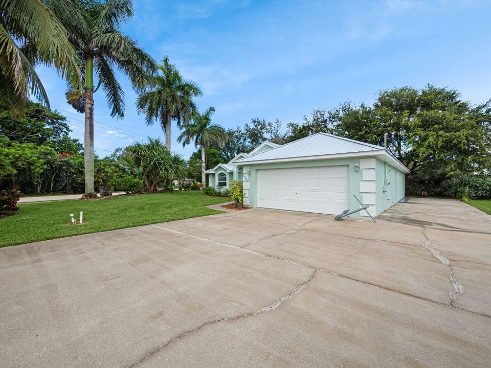 For Sale: $600,000 (3 beds, 2 baths, 1698 Square Feet)