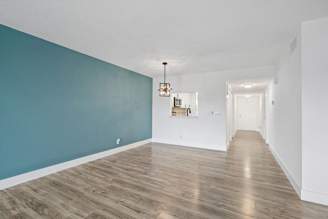 For Sale: $375,000 (2 beds, 2 baths, 1179 Square Feet)