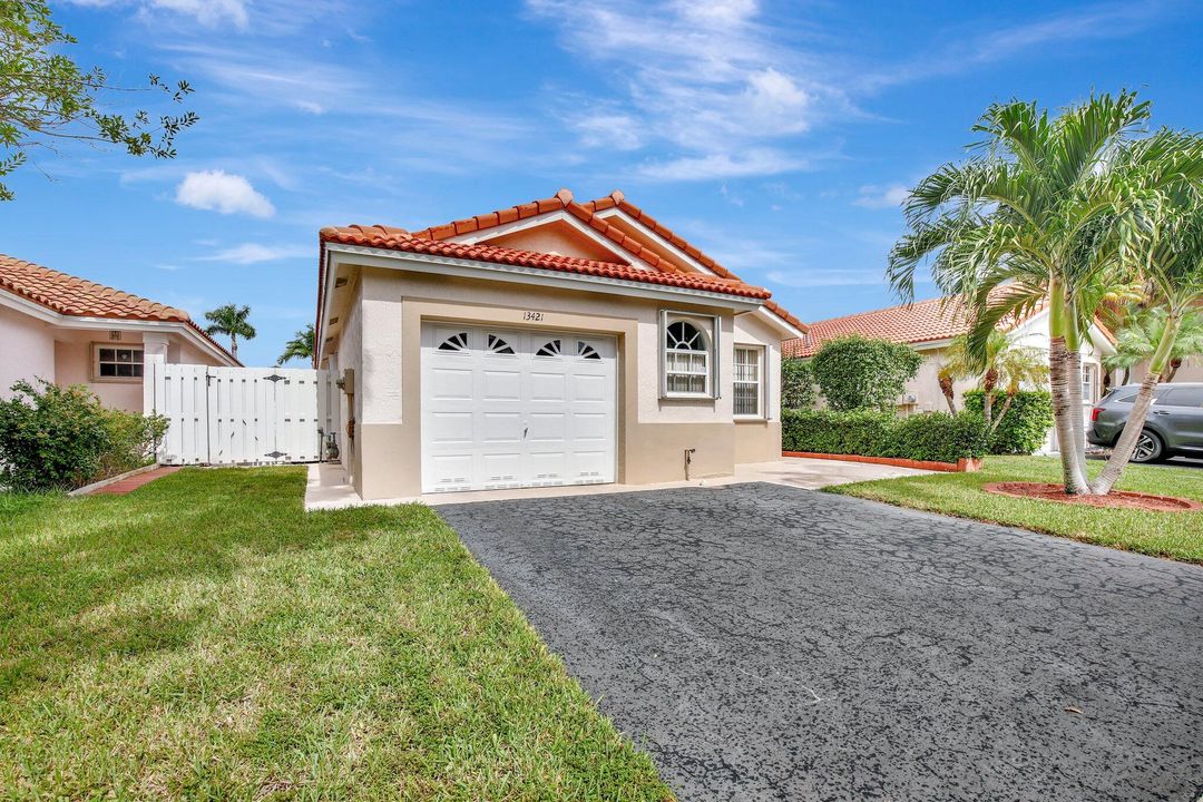 For Sale: $589,900 (3 beds, 2 baths, 1452 Square Feet)