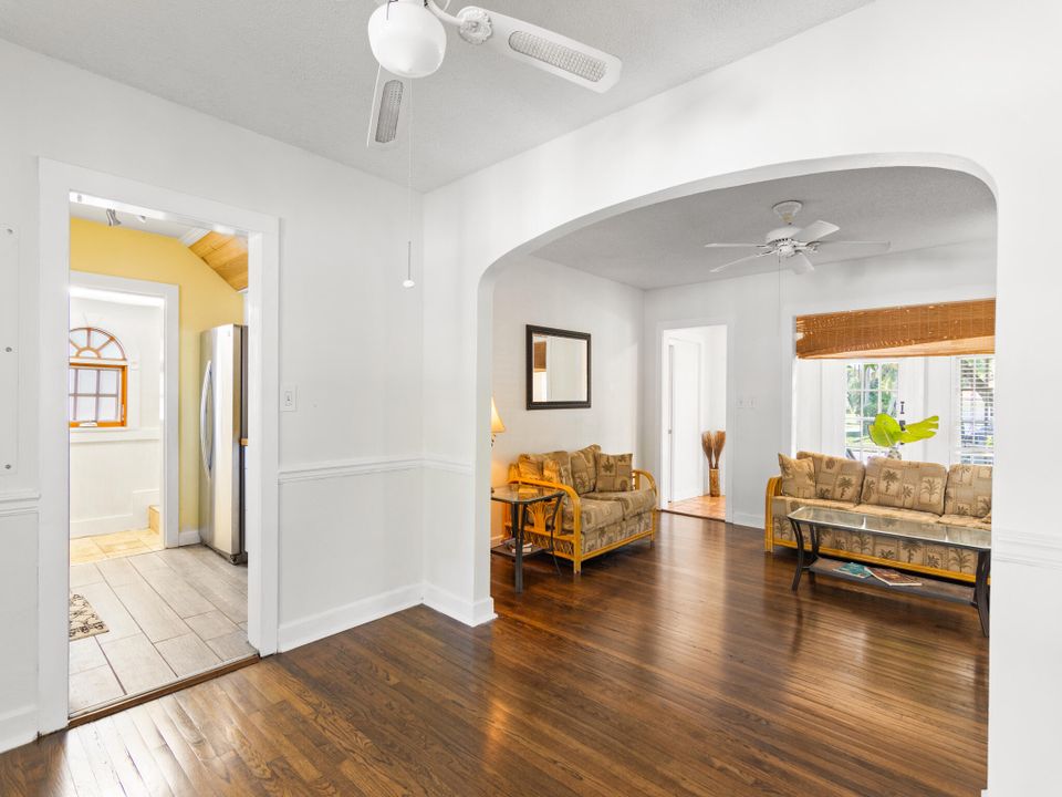 For Sale: $448,500 (3 beds, 2 baths, 1161 Square Feet)